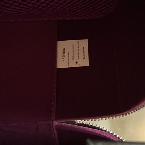 🤎🤎NWOT STUNNING 💜DOTERRA💜CARRY CASE. HOLD A TON OF OILS. - Picture 10 of 13